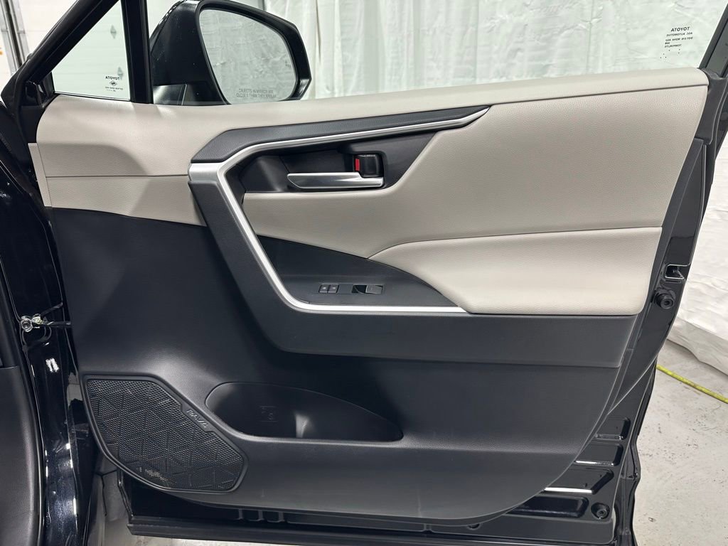 Used 2025 Toyota RAV4 XLE image 55