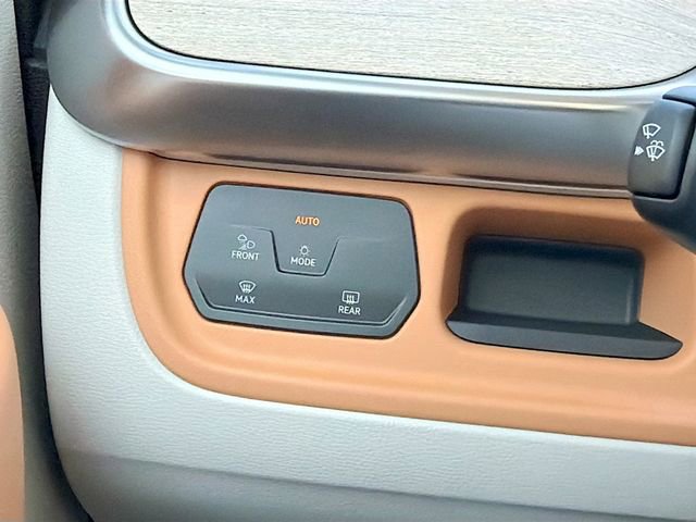 Used 2025 Volkswagen ID. Buzz Pro S Plus image 34