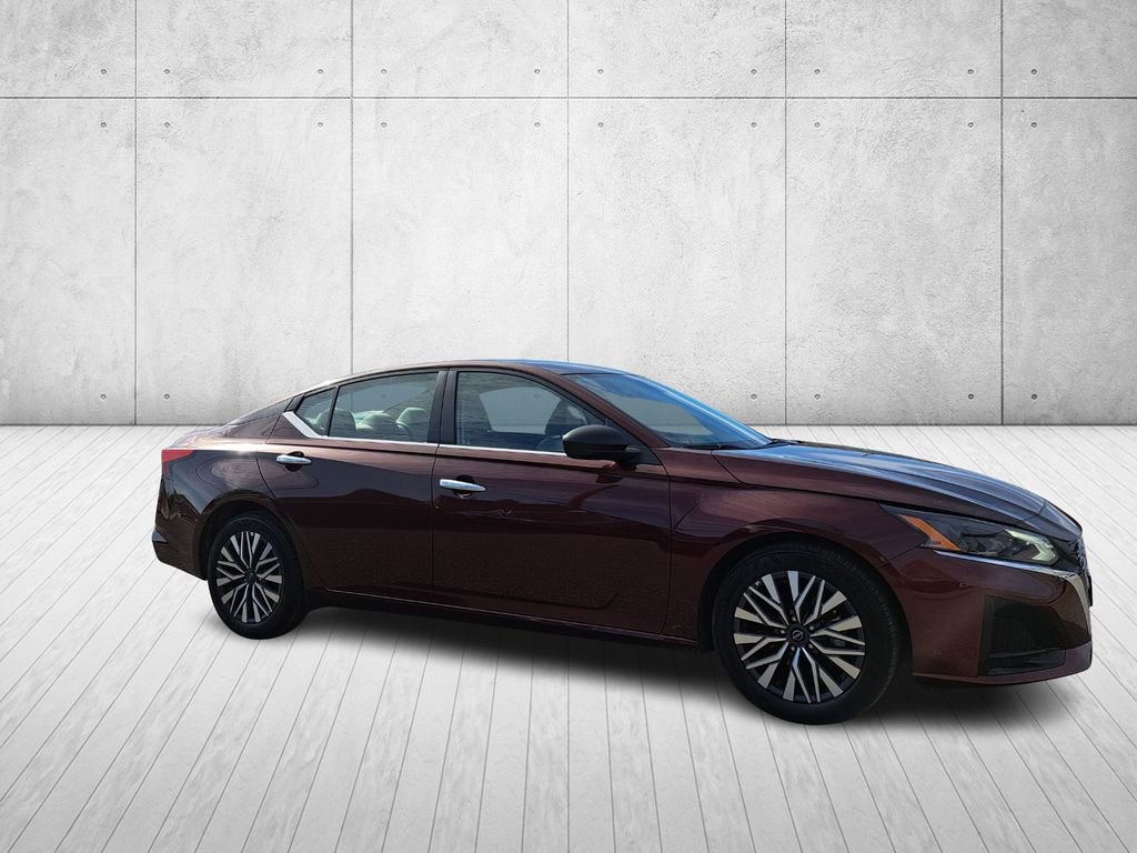 Used 2025 Nissan Altima 2.5 SV image 3