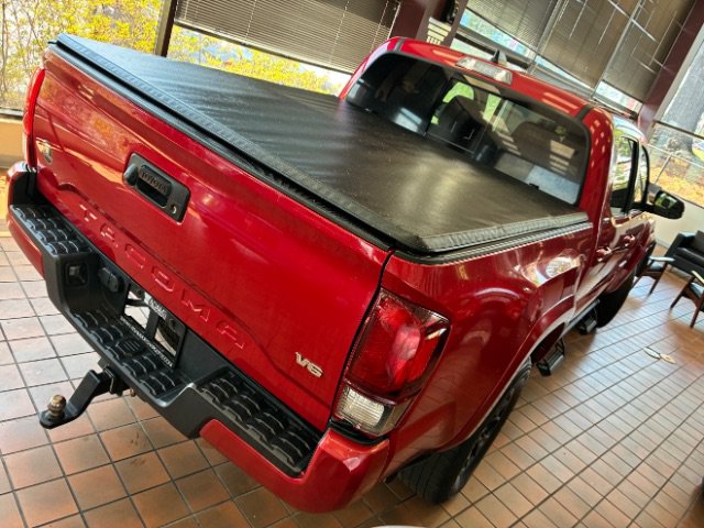 Used 2022 Toyota Tacoma SR5 w/ Technology Package RWD image 10
