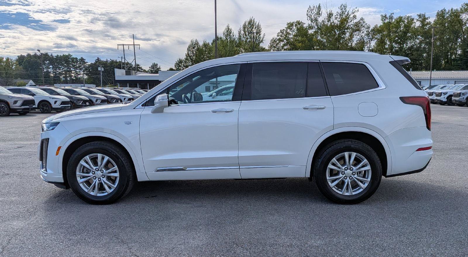 Used 2024 Cadillac XT6 Luxury w/ LPO, Floor Liner Package AWD/4WD image 5