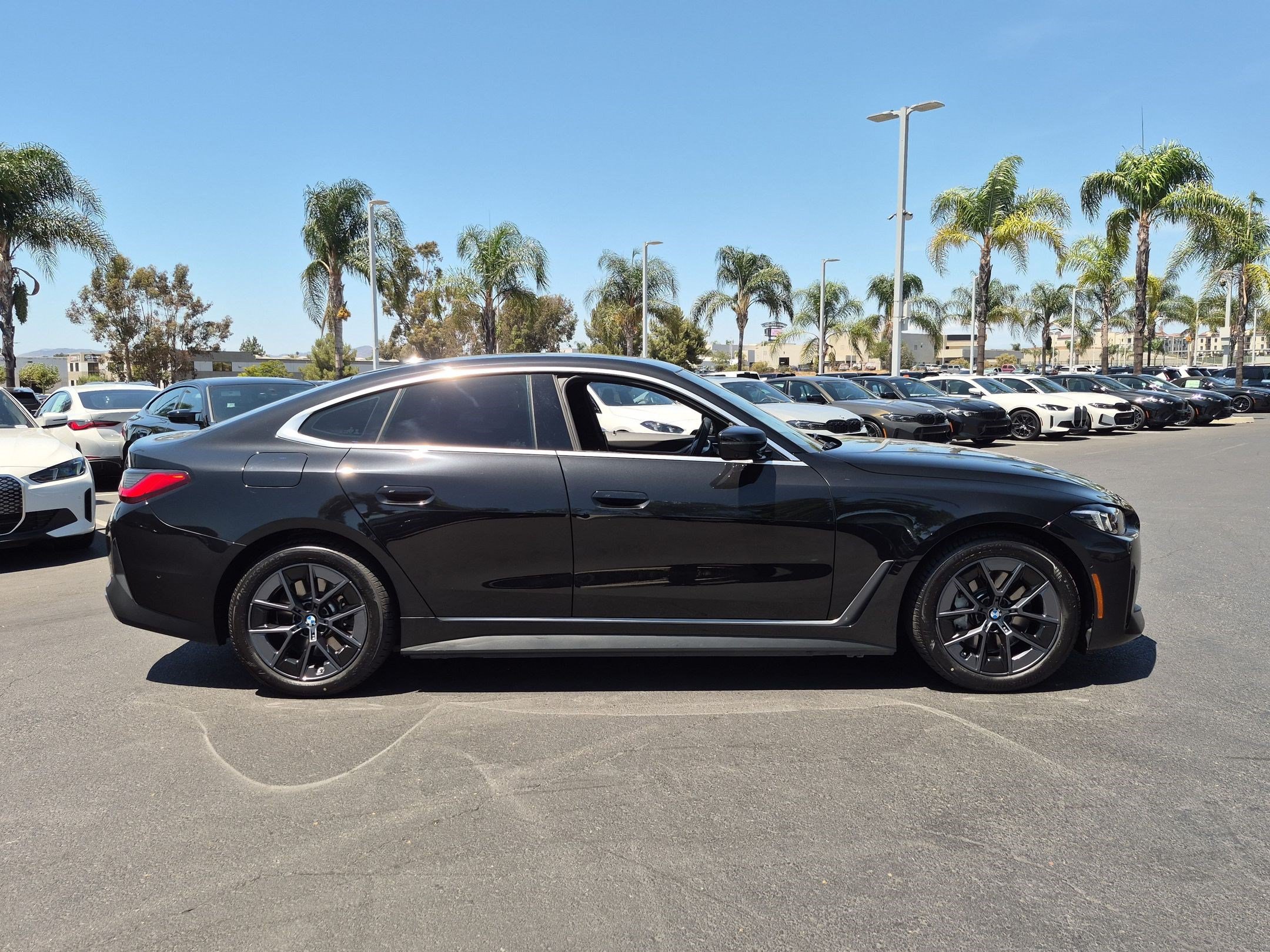 Used 2025 BMW i4 eDrive40 w/ Parking Assistance Package RWD image 21