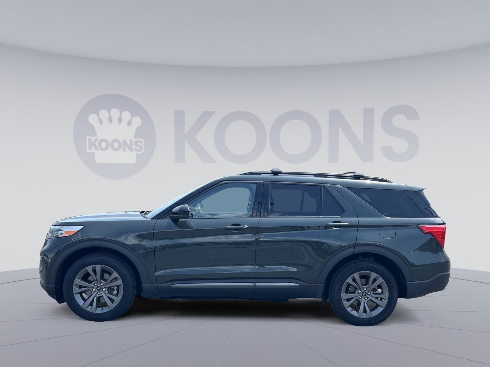 Used 2024 Ford Explorer XLT w/ Equipment Group 202A AWD/4WD image 7