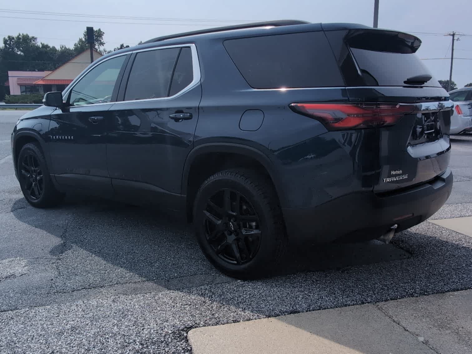 Used 2023 Chevrolet Traverse LT FWD image 6