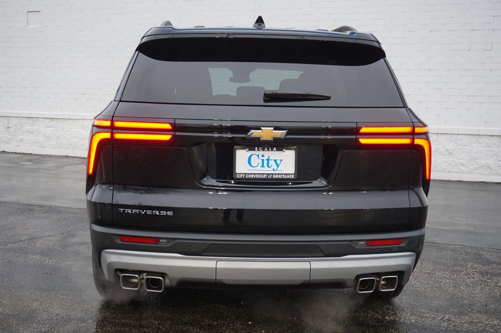 Used 2025 Chevrolet Traverse LT w/ Driver Confidence Package FWD image 6