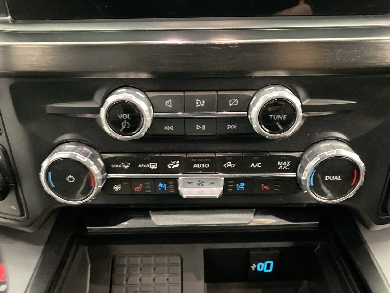 Used 2024 Ford F350 Lariat w/ Sport Appearance Package AWD/4WD image 22
