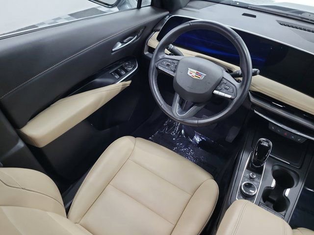 Used 2024 Cadillac XT4 Luxury w/ Cold Weather Package FWD image 15
