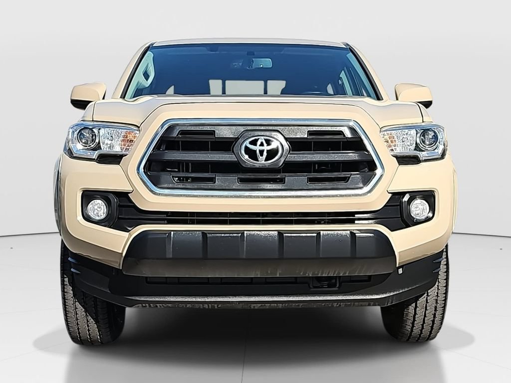 Used 2017 Toyota Tacoma SR5 w/ Tow Package RWD image 2