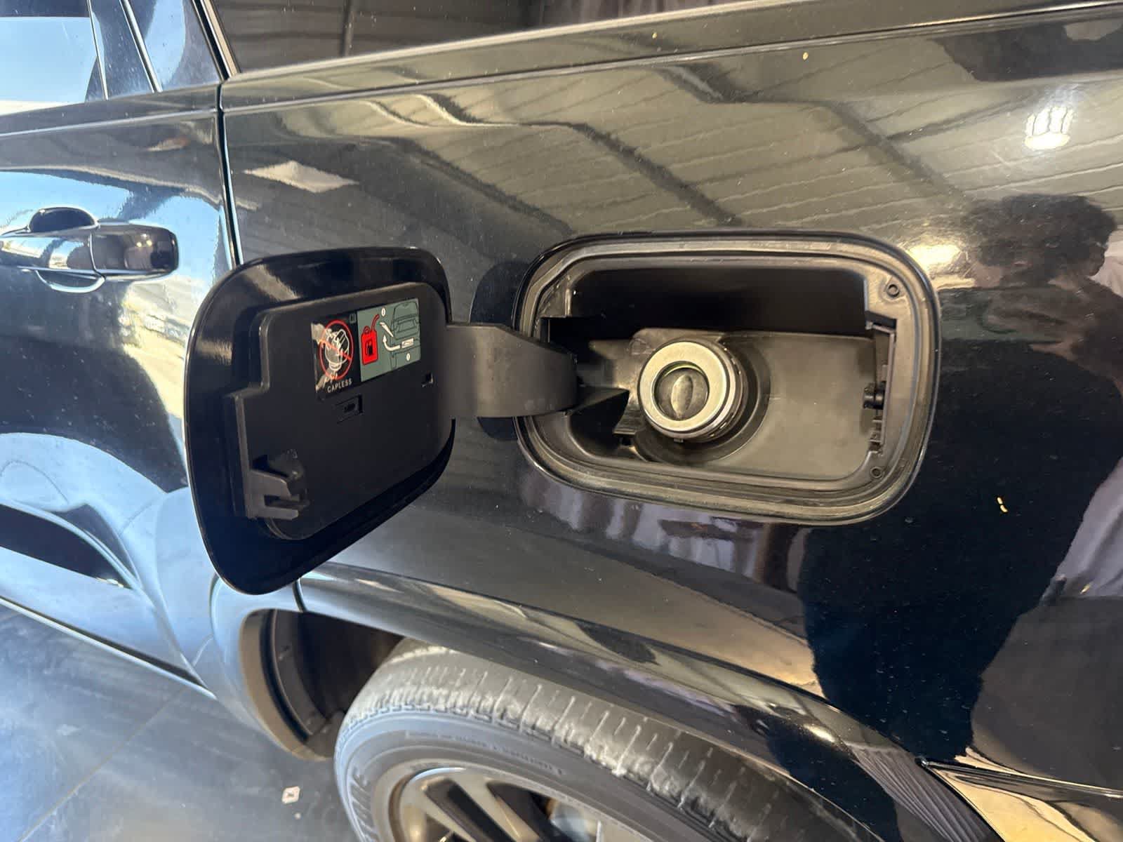 Used 2018 Jeep Grand Cherokee Altitude AWD/4WD image 11
