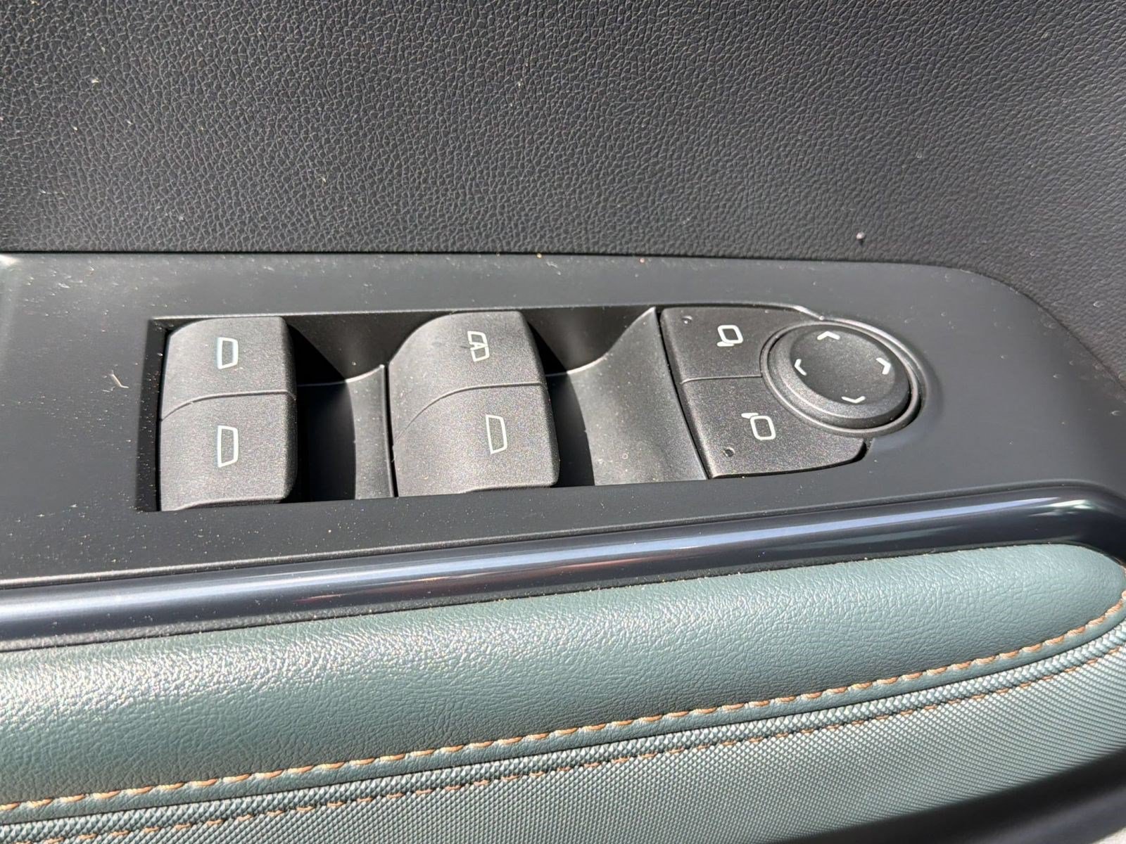 Used 2025 GMC Acadia AT4 w/ LPO, Floor Liner Package AWD/4WD image 15