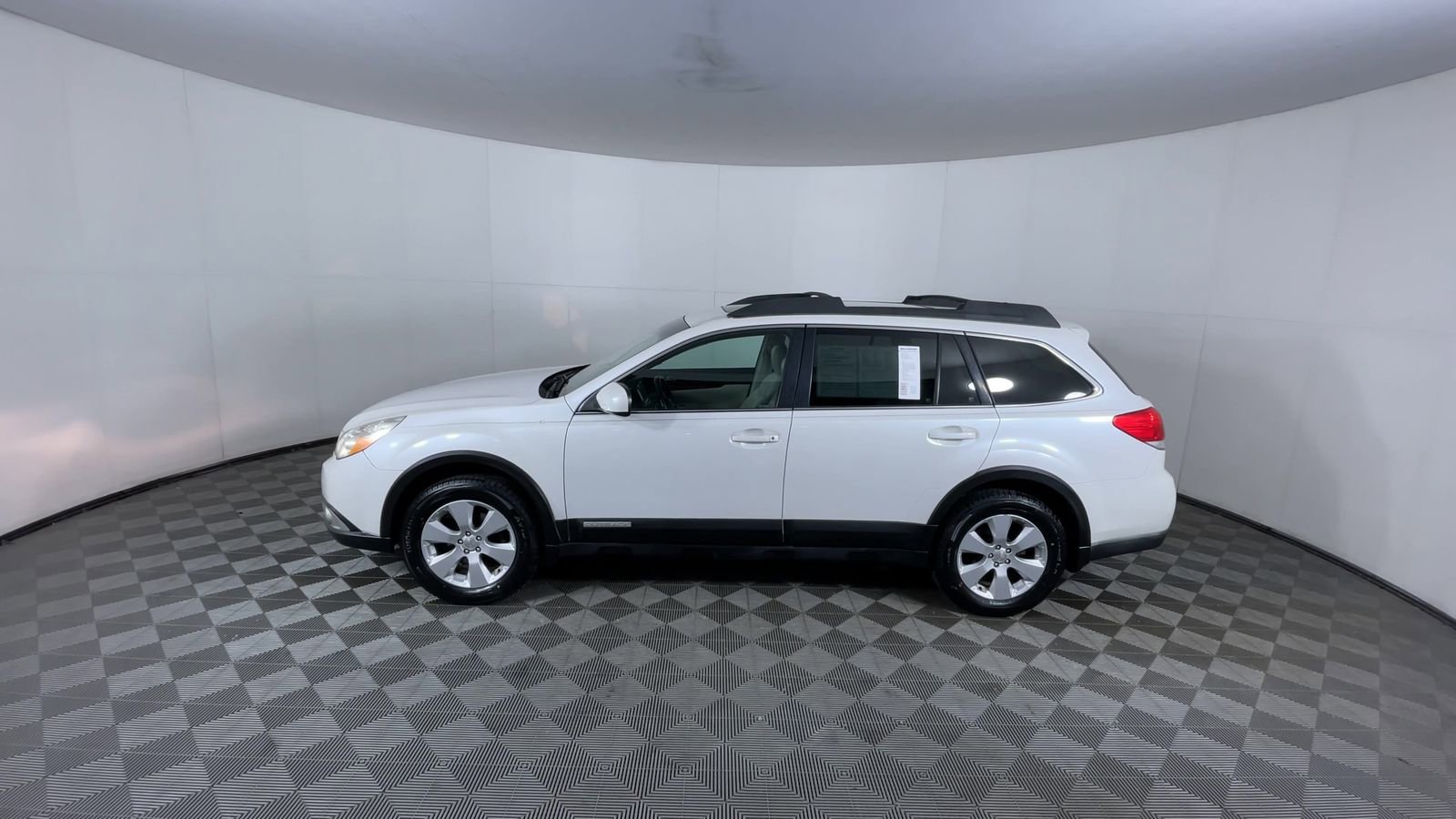 Used 2011 Subaru Outback 2.5i Limited AWD/4WD image 5