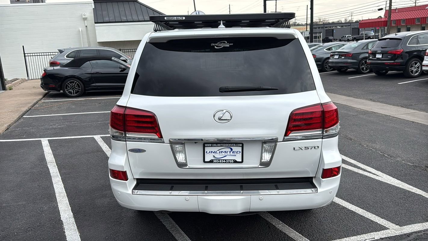Used 2013 Lexus LX 570 4WD w/ Luxury Pkg image 4
