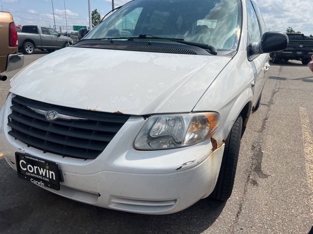 Used 2006 Chrysler Town & Country w/ Popular Equipment Group I FWD image 29