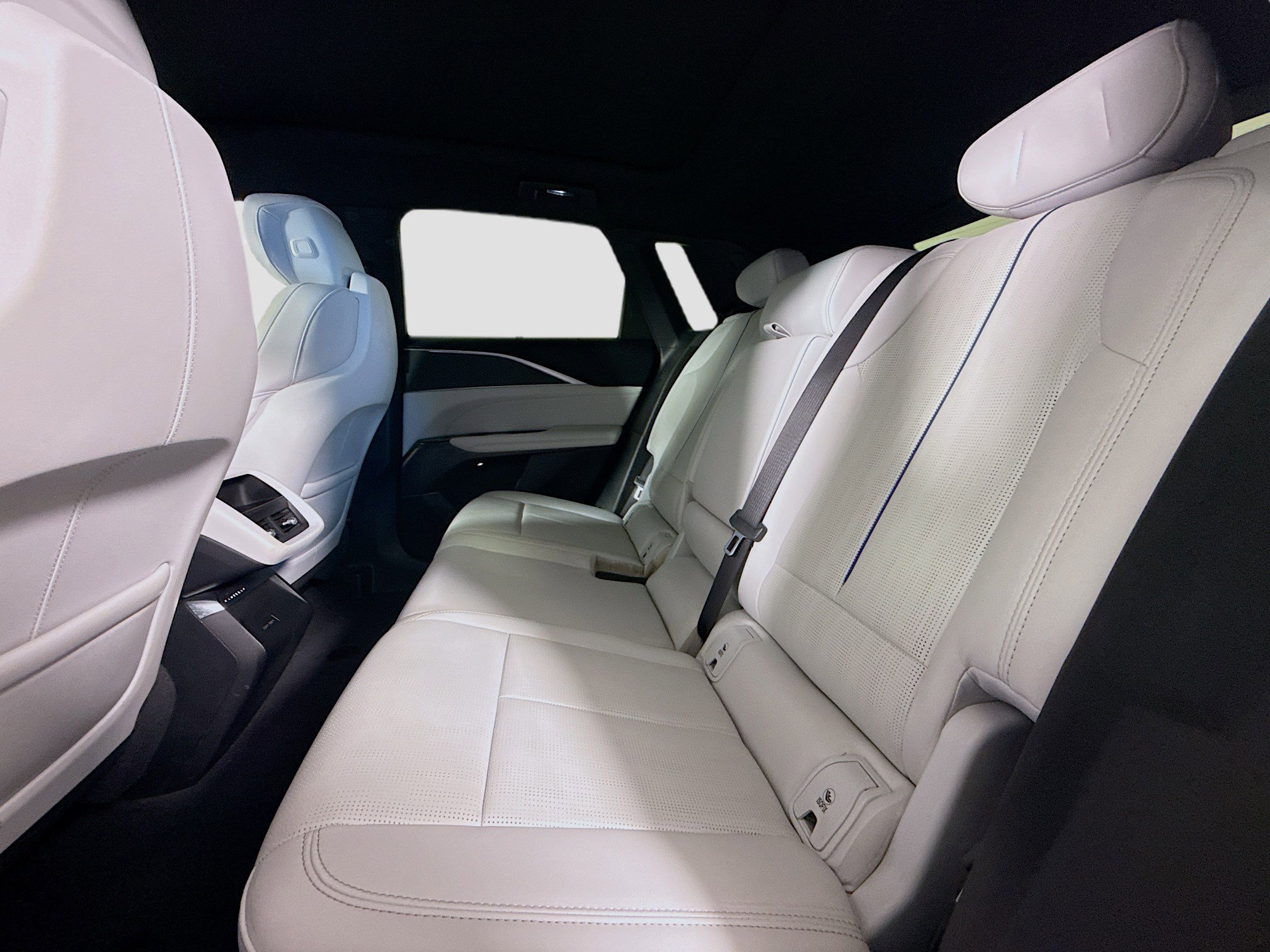 Used 2025 Cadillac Lyriq Luxury w/ LPO, Floor Liner Package image 25