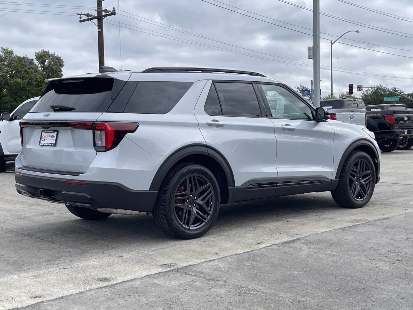 New 2026 Ford Explorer ST-Line w/ ST-Line Street Pack RWD image 3