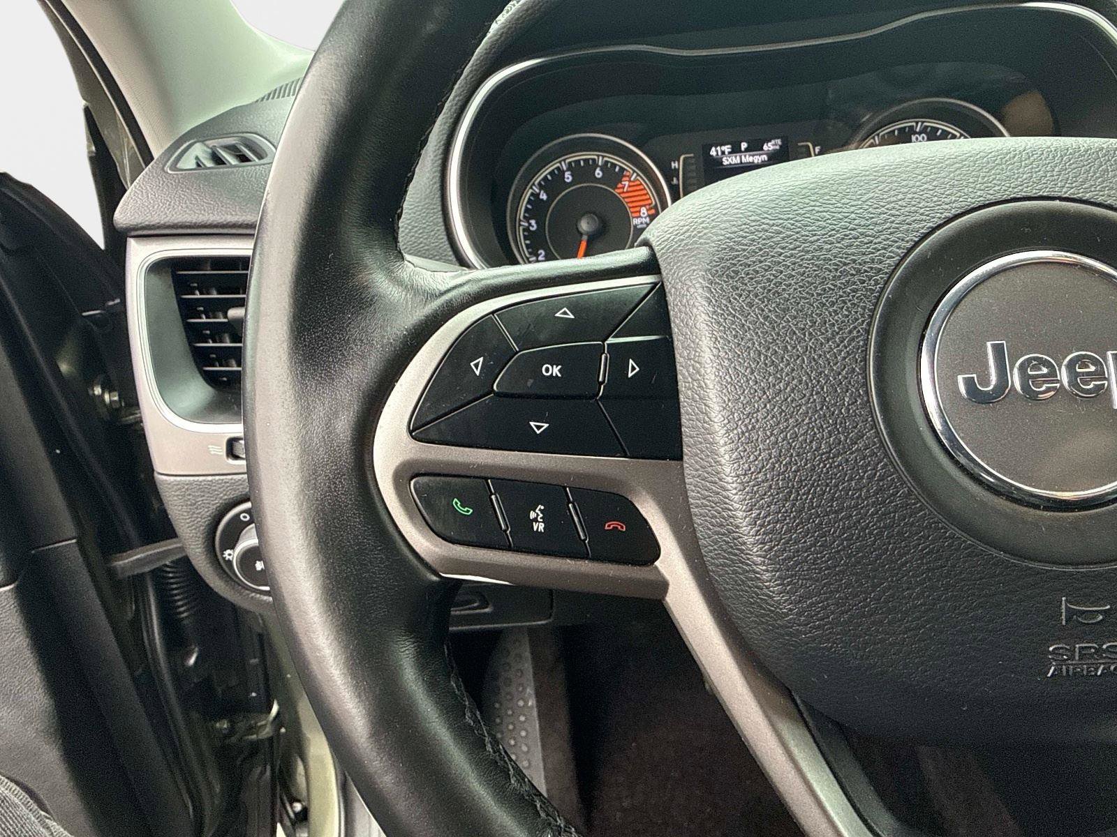 Used 2019 Jeep Cherokee Latitude Plus w/ Cold Weather Group image 29