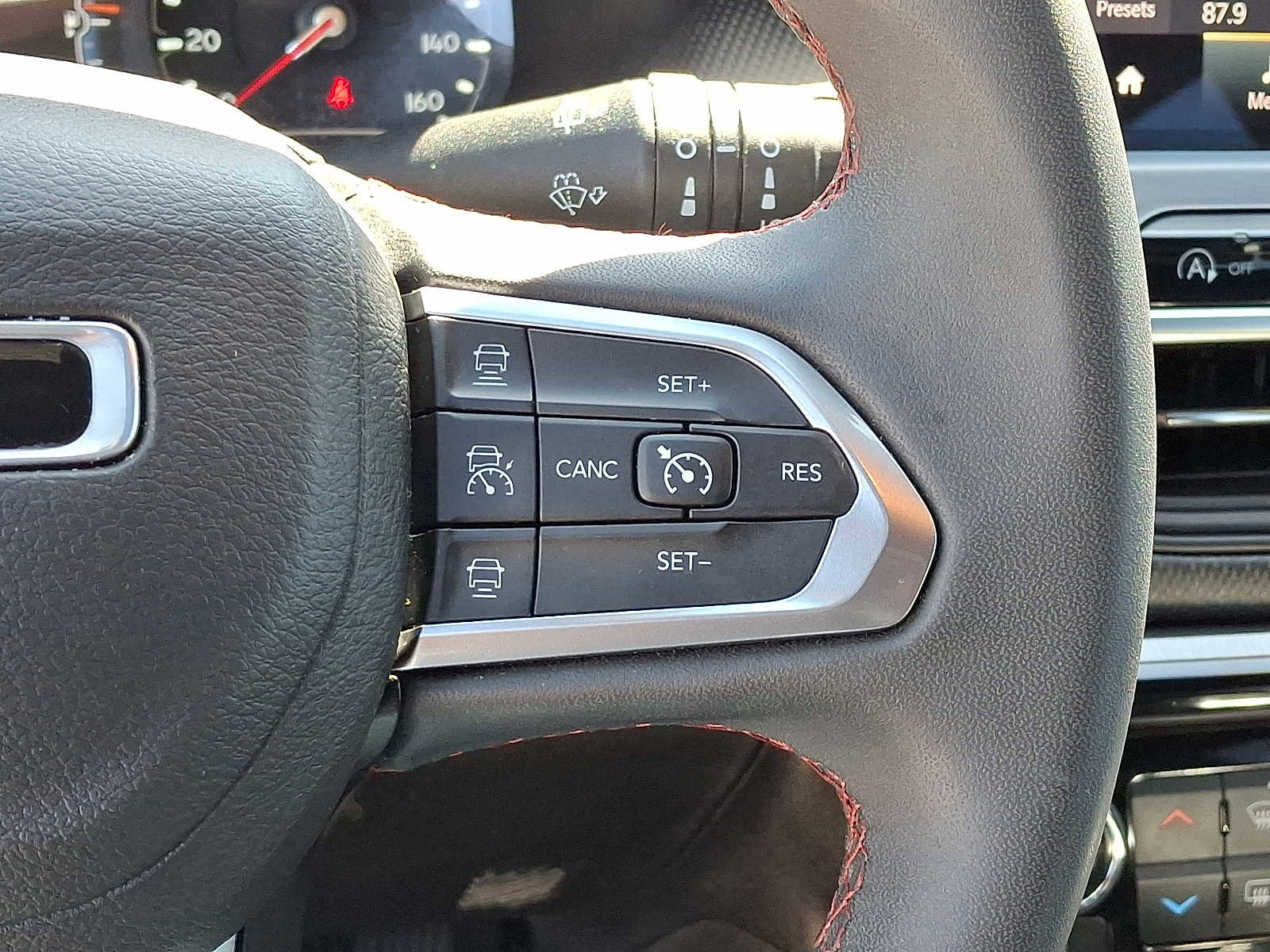 Used 2024 Jeep Compass Trailhawk image 23