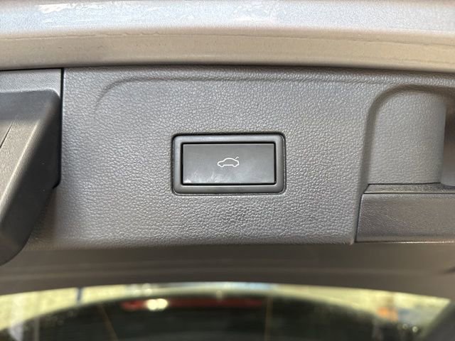 Used 2024 Volkswagen Atlas SE image 30