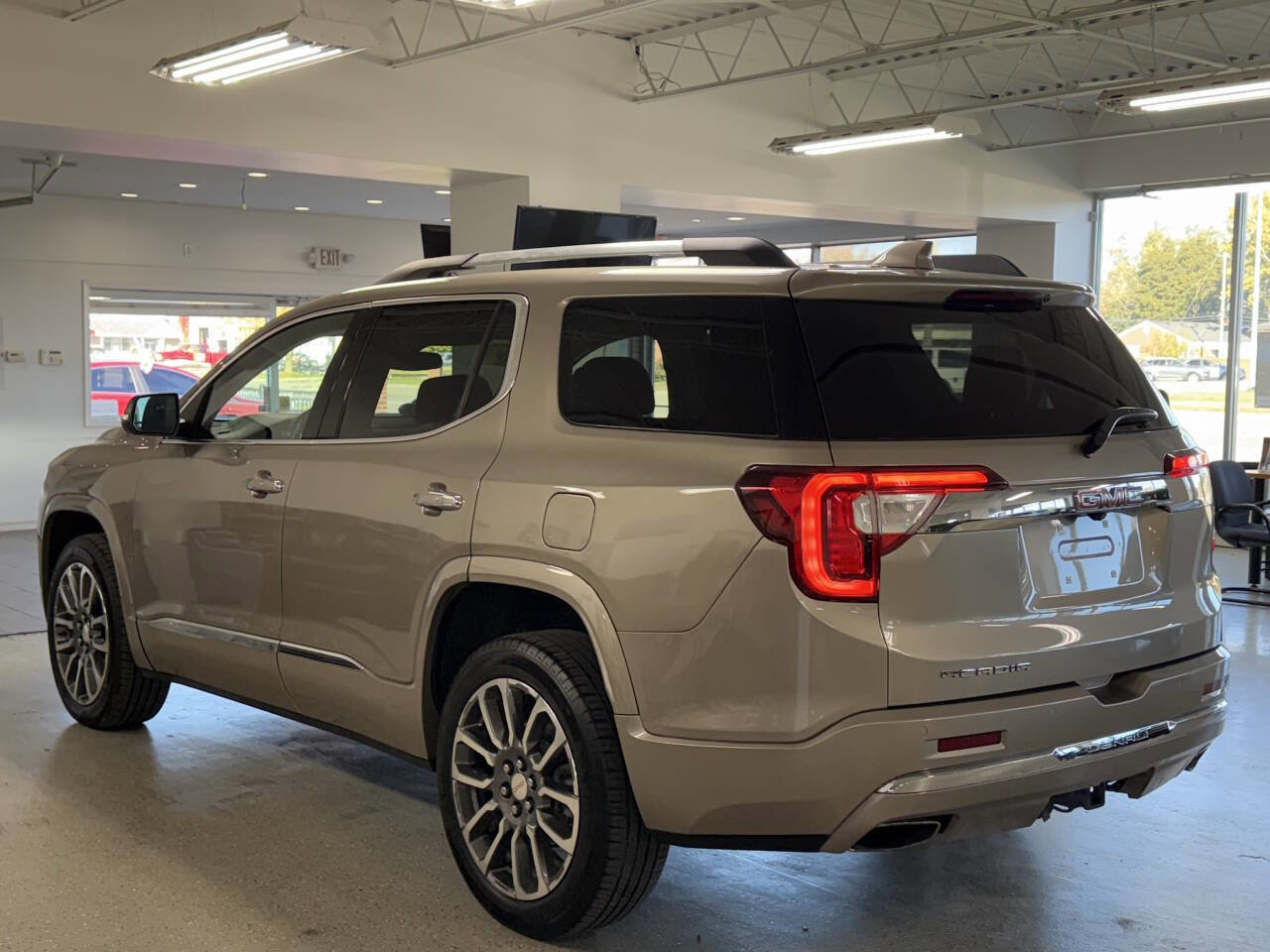 Used 2022 GMC Acadia Denali w/ Trailering Package image 5