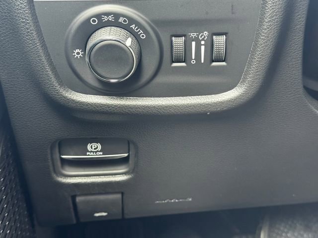 Used 2025 Jeep Grand Cherokee L Laredo w/ Trailer Tow Package image 26