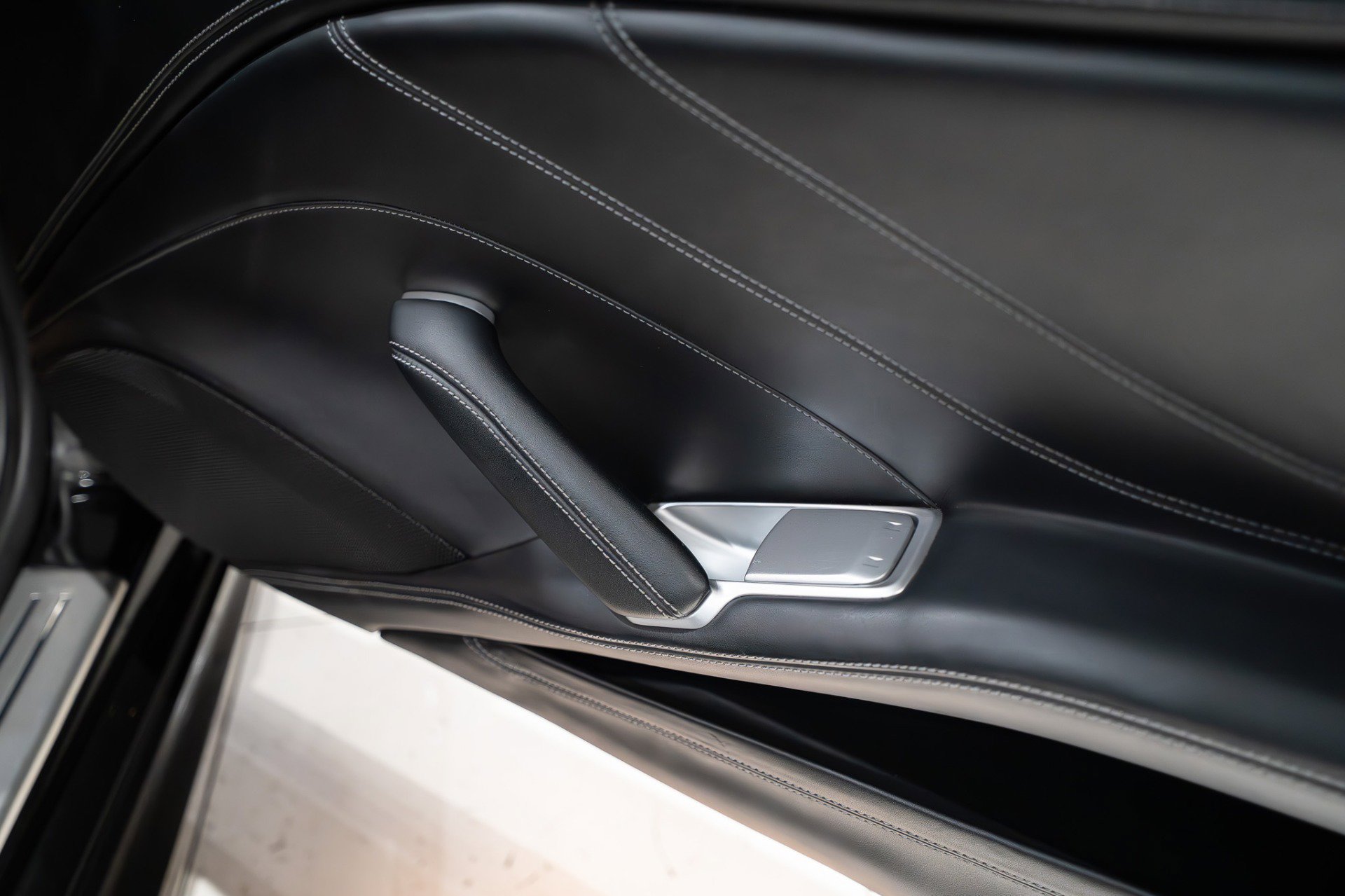 Used 2015 Ferrari California T image 24