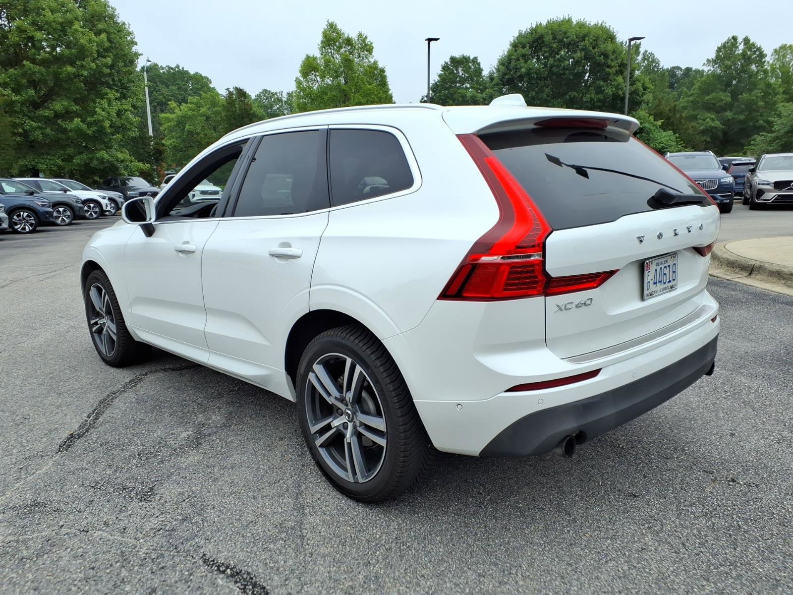 Used 2019 Volvo XC60 T5 Momentum w/ Premium Package FWD image 5