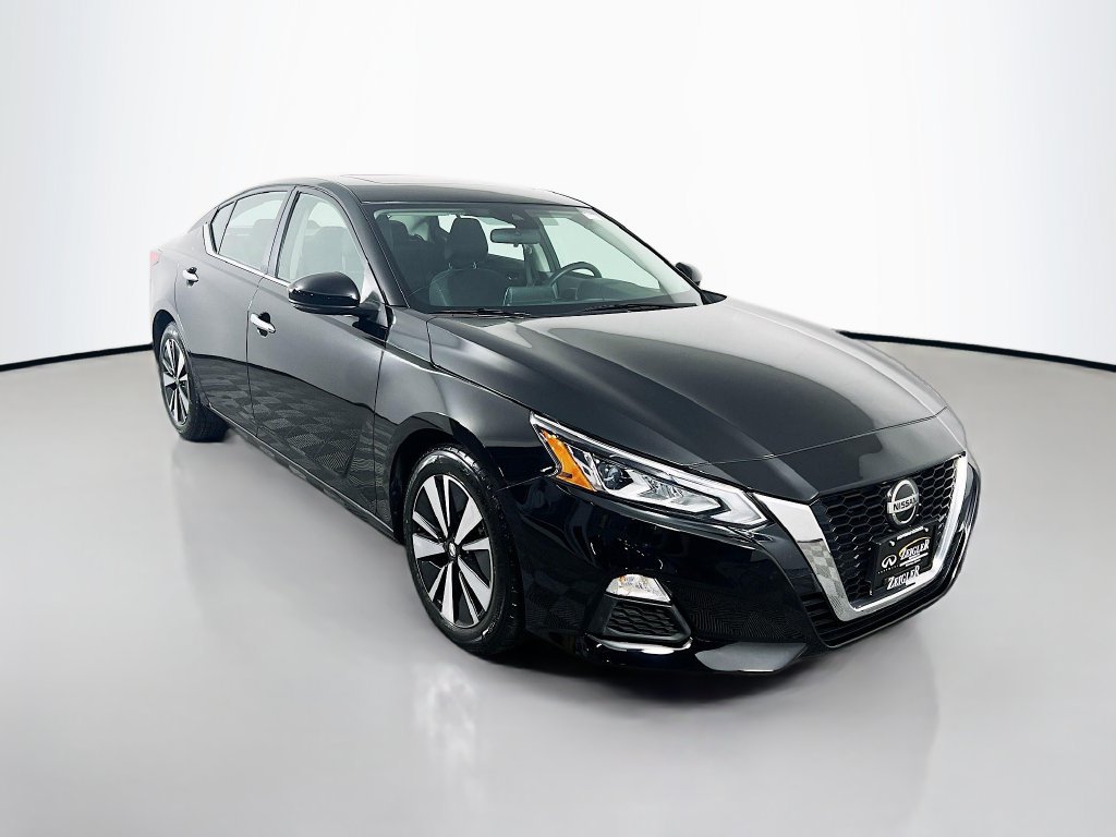 Used 2022 Nissan Altima 2.5 SV w/ SV Premium Package FWD image 2