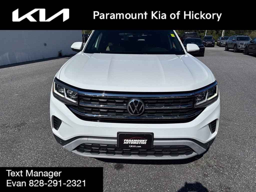 Used 2022 Volkswagen Atlas Cross Sport SE AWD/4WD image 2
