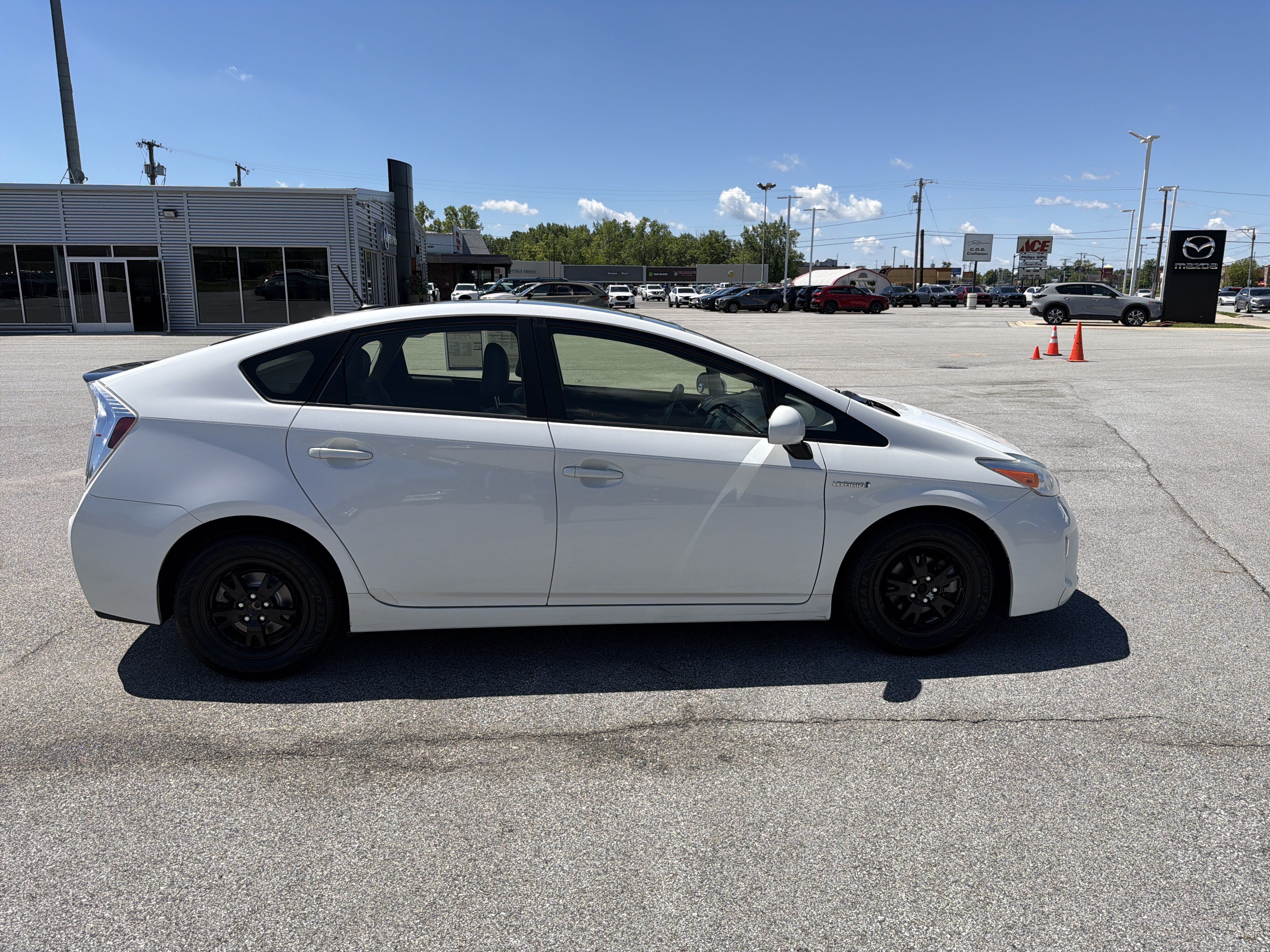 Used 2013 Toyota Prius Four w/ Deluxe Solar Roof Pkg FWD image 2