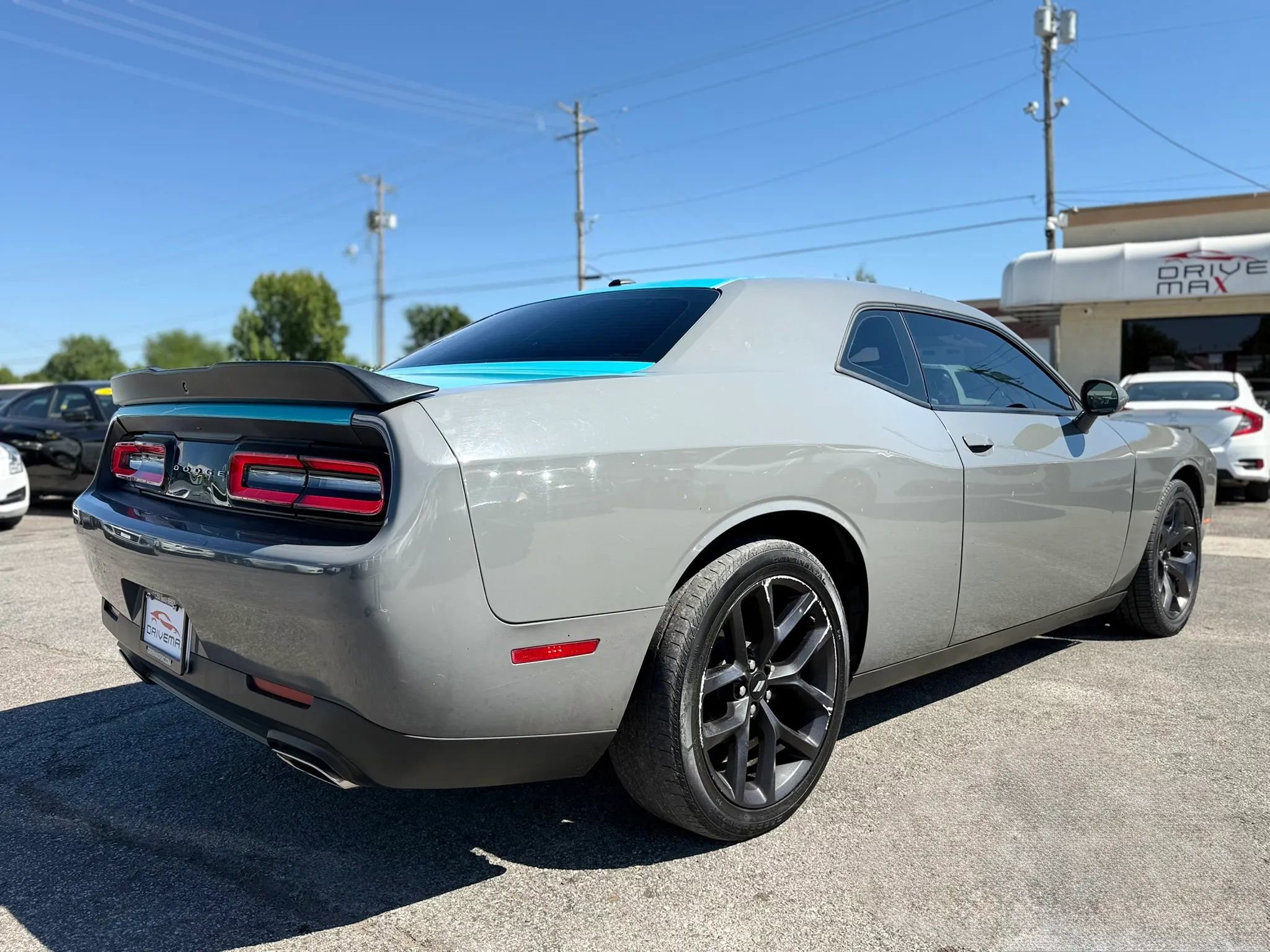 Used 2019 Dodge Challenger SXT w/ Blacktop Package RWD image 3