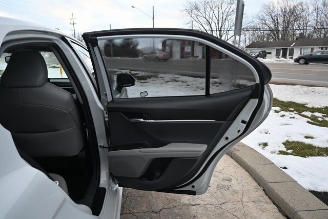Used 2022 Toyota Camry SE w/ Cold Weather Package image 20