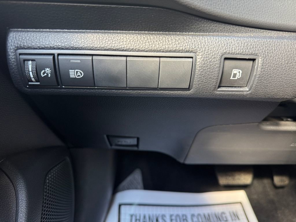 Used 2025 Toyota Corolla LE image 28