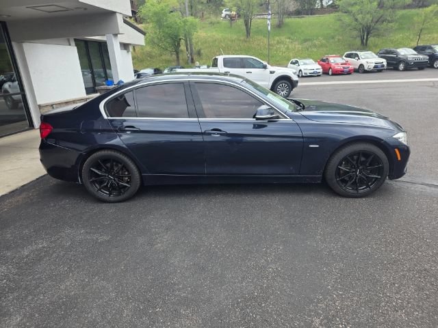 Used 2017 BMW 330i xDrive Sedan AWD/4WD image 6