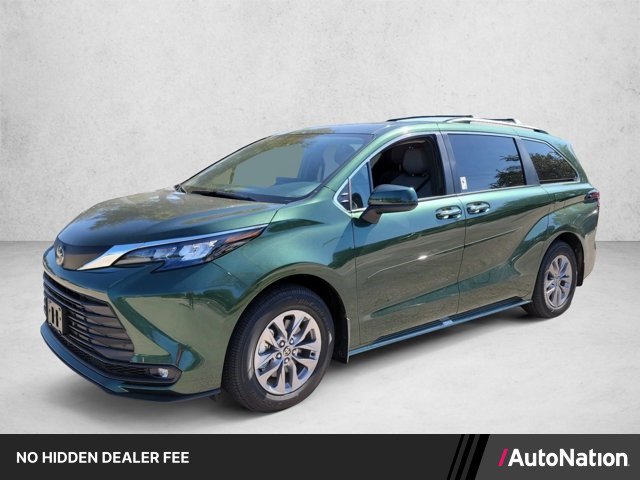 Used 2026 Toyota Sienna XLE FWD image 1