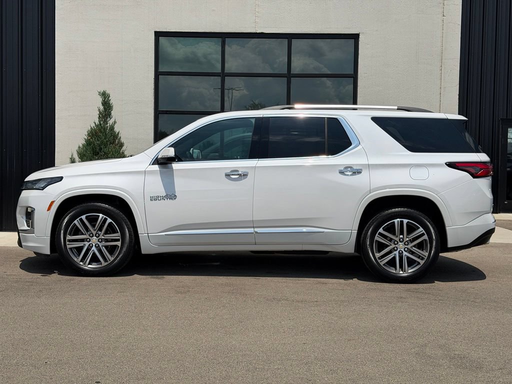 Used 2022 Chevrolet Traverse High Country w/ LPO, Cargo Package AWD/4WD image 2