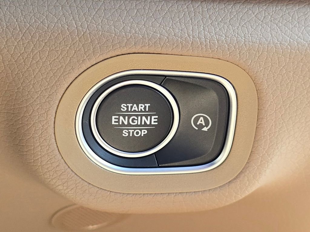 New 2026 Mercedes-Benz GLS 450 4MATIC image 40