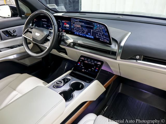 Certified 2026 Cadillac Vistiq Luxury AWD/4WD image 32