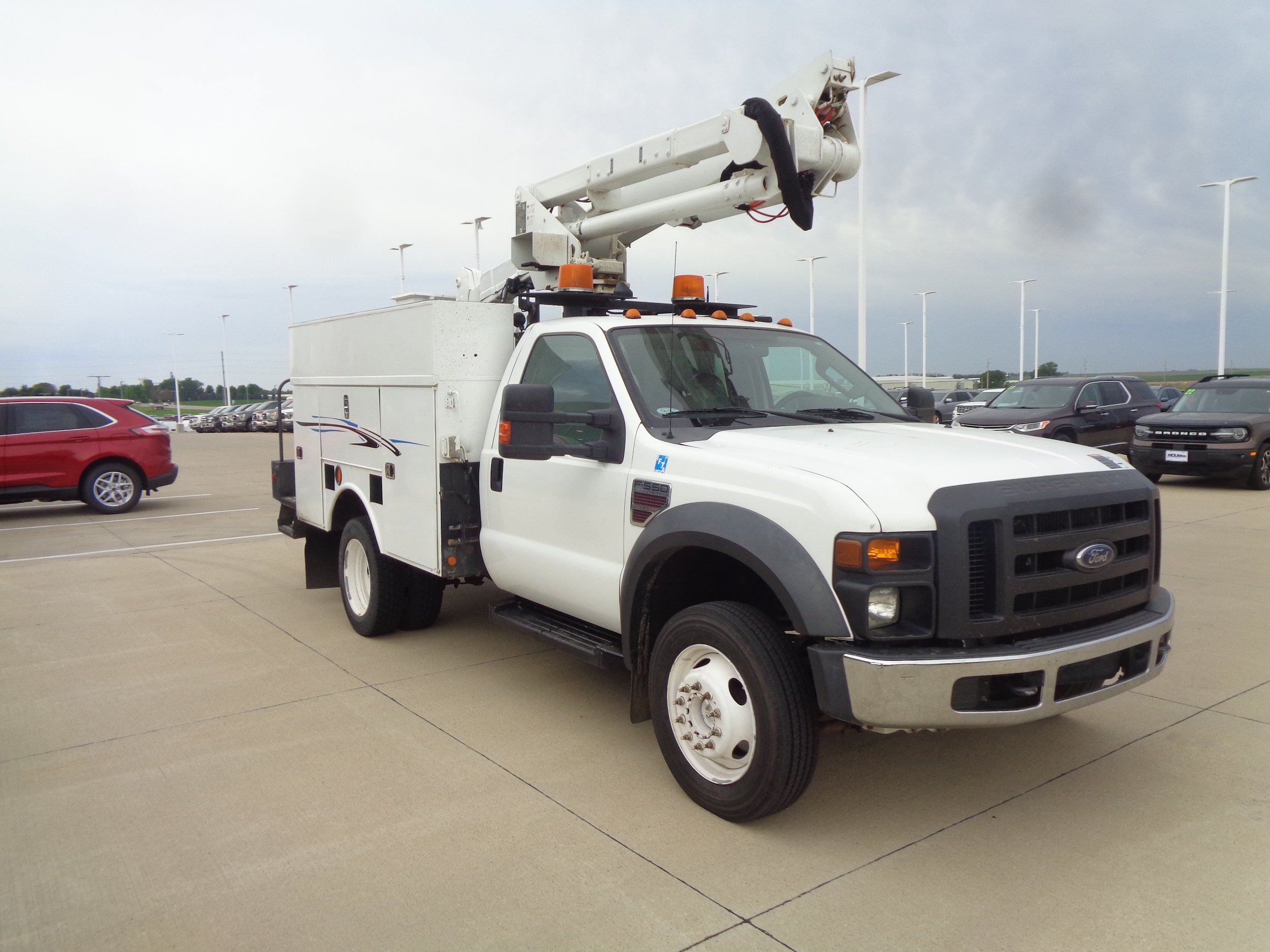 Used 2009 Ford F550 4x4 Regular Cab Super Duty image 4