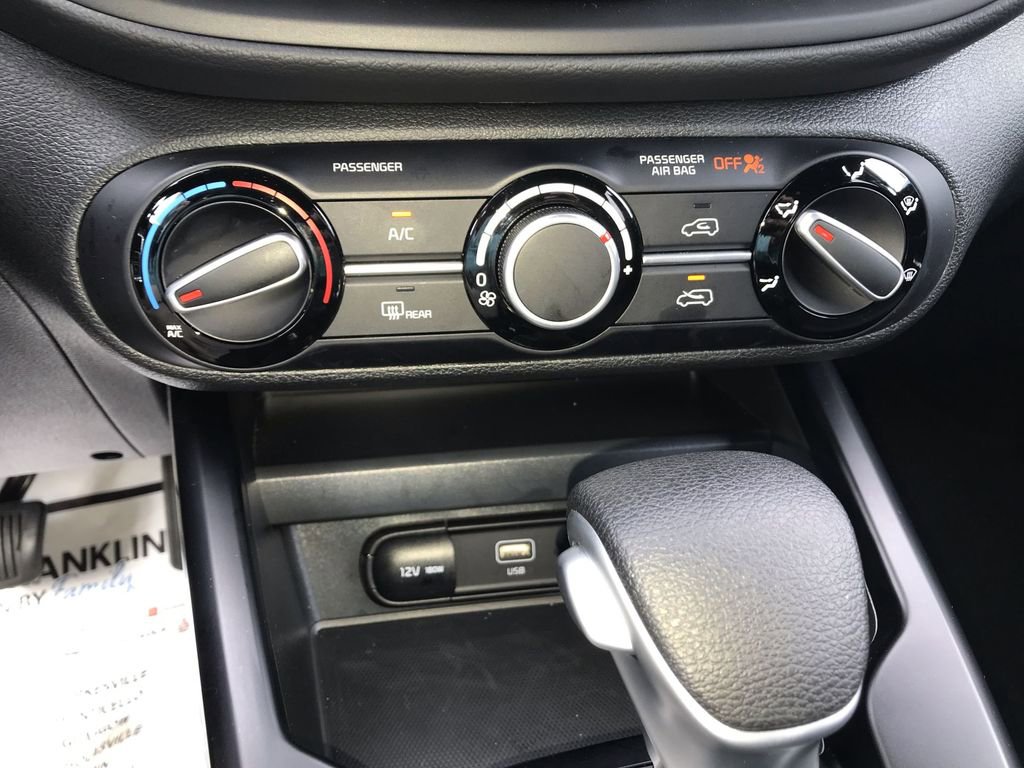 Certified 2025 Kia Soul LX w/ LX Technology Package FWD image 18