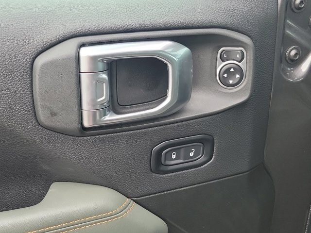 Certified 2025 Jeep Gladiator Mojave w/ Safety Group AWD/4WD image 21