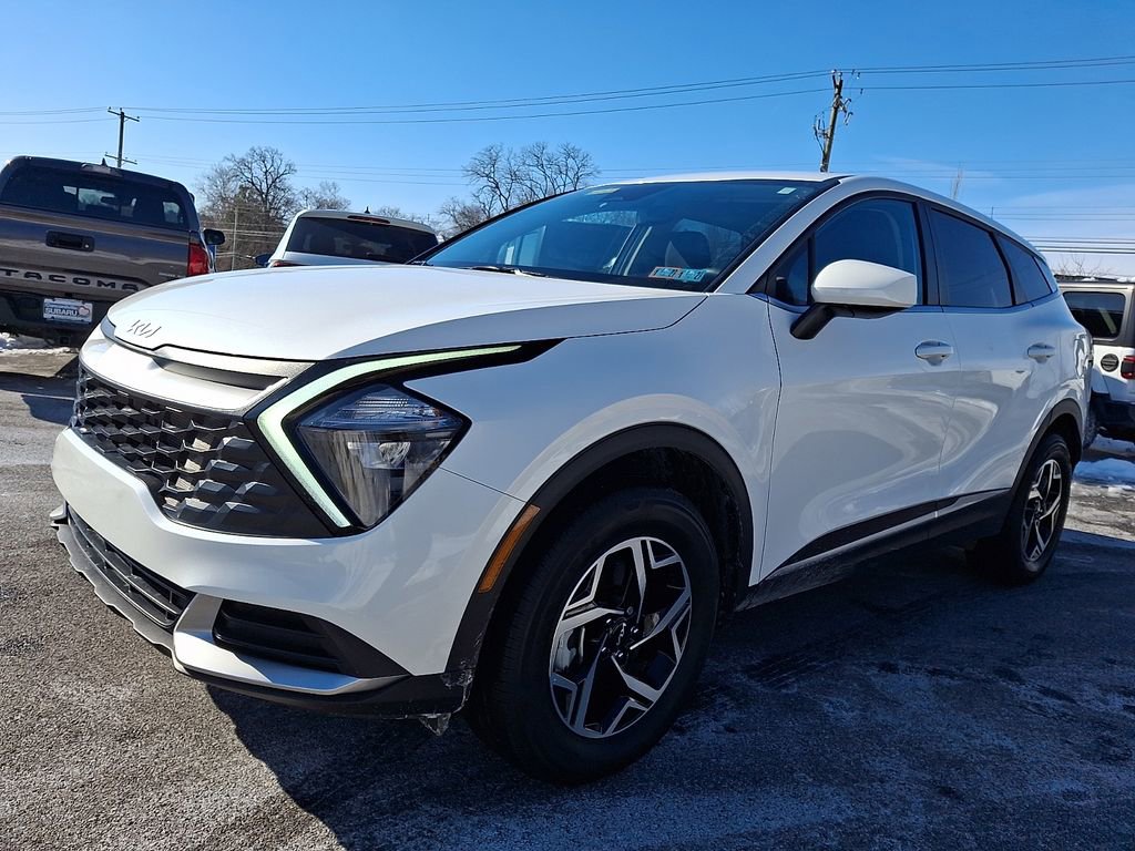 Used 2023 Kia Sportage LX image 3