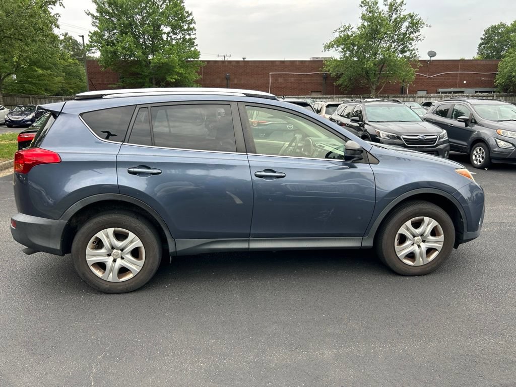 Used 2013 Toyota RAV4 LE AWD/4WD image 2