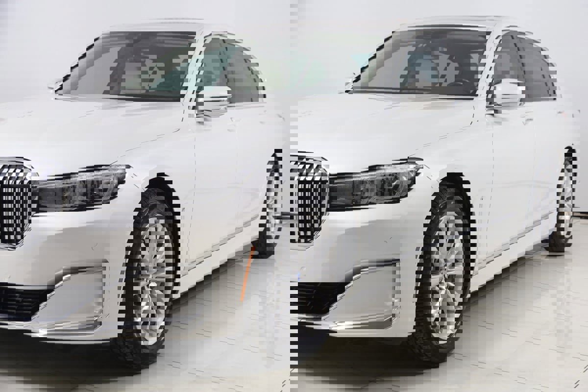 Used 2020 BMW 740i xDrive w/ Cold Weather Package image 66