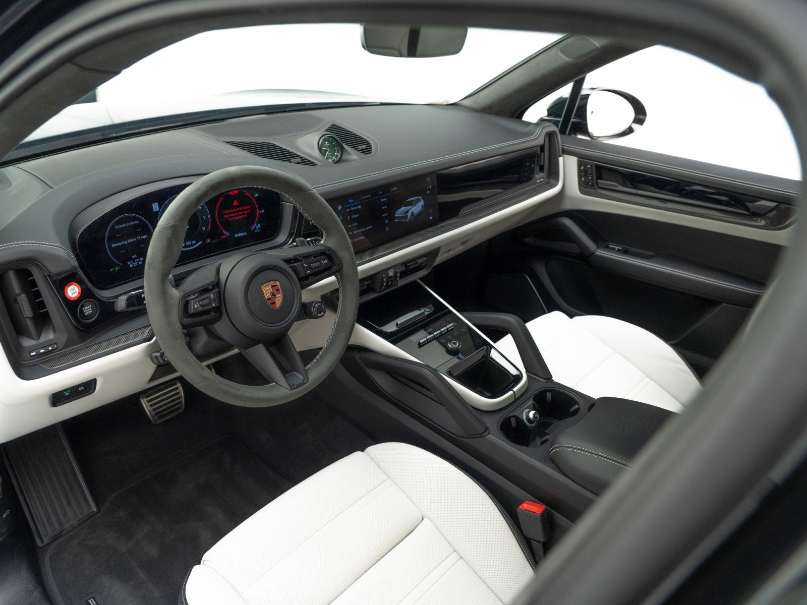 Certified 2025 Porsche Cayenne GTS image 4