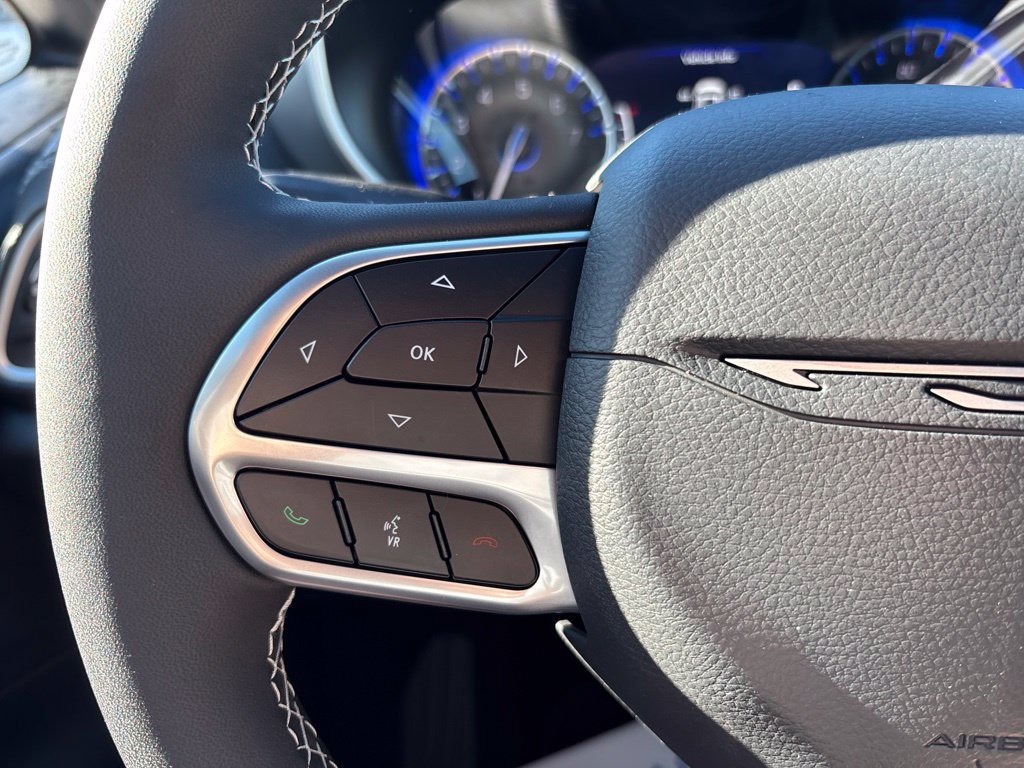 New 2027 Chrysler Pacifica Limited FWD image 38