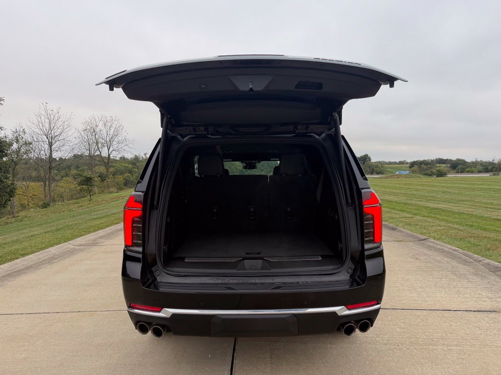 Used 2026 Chevrolet Suburban Premier AWD/4WD image 5