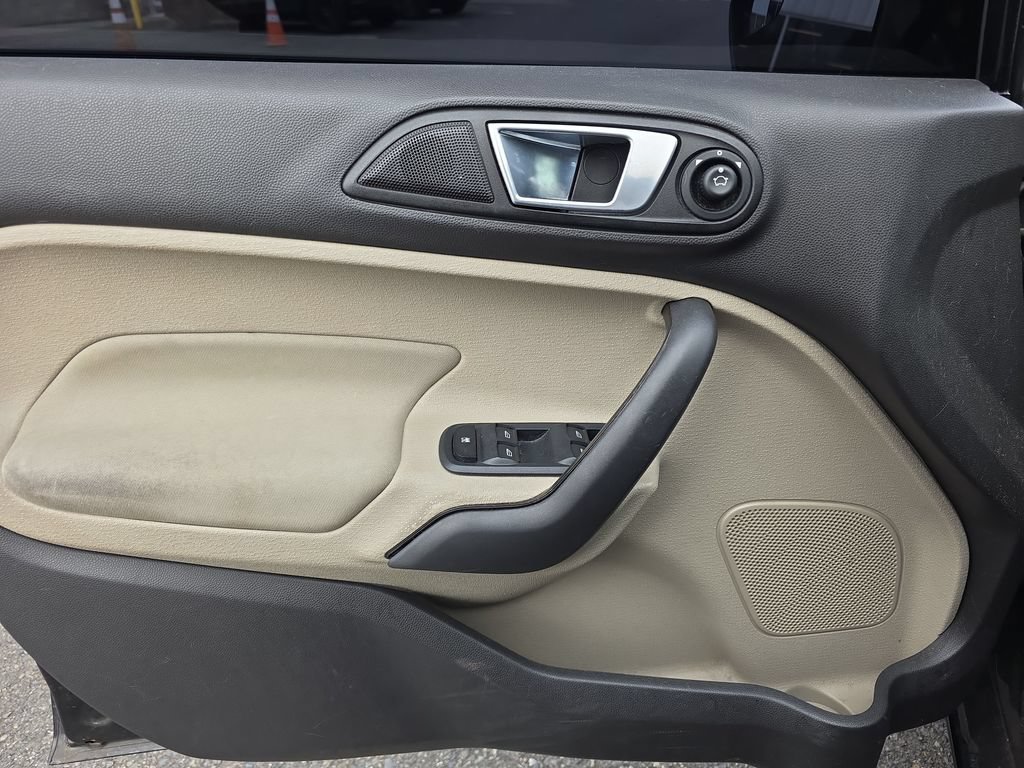 Used 2015 Ford Fiesta SE FWD image 16