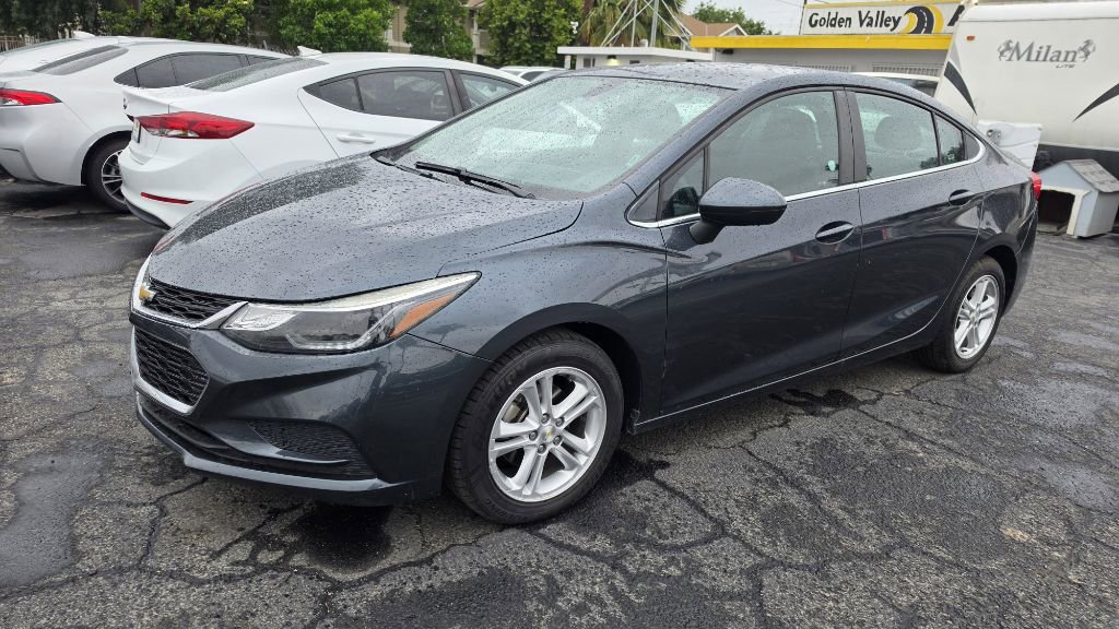 Used 2018 Chevrolet Cruze LT FWD image 1