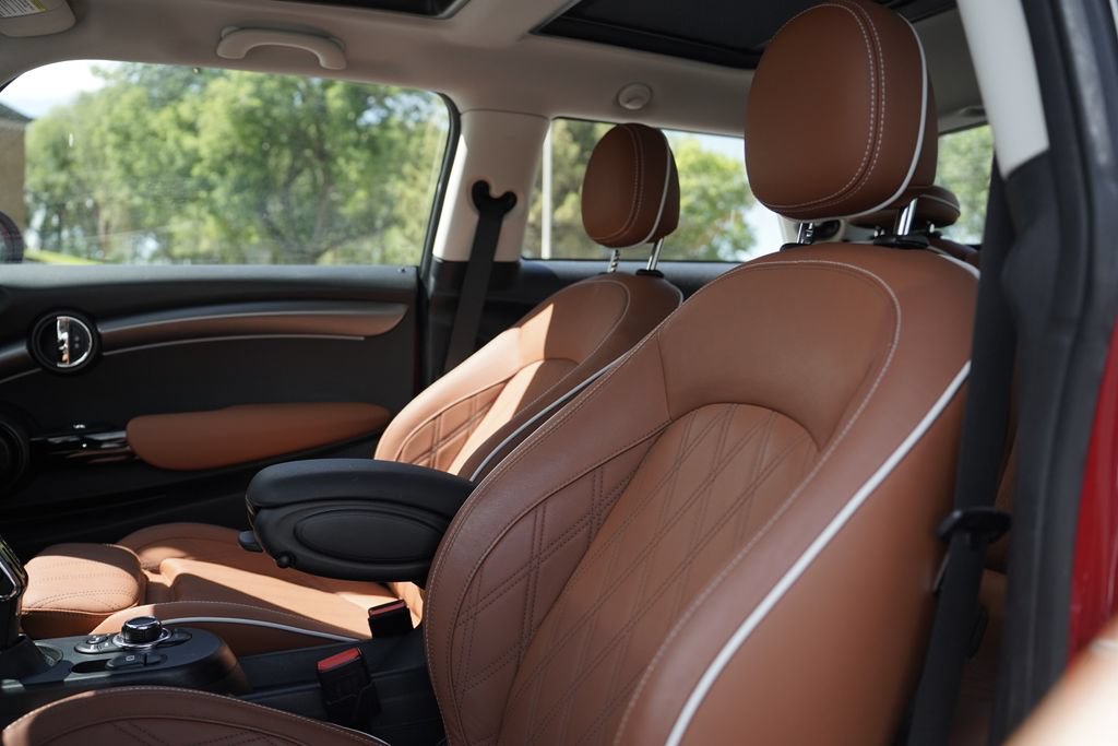 Certified 2024 MINI Cooper SE w/ Signature Upholstery Package FWD image 9