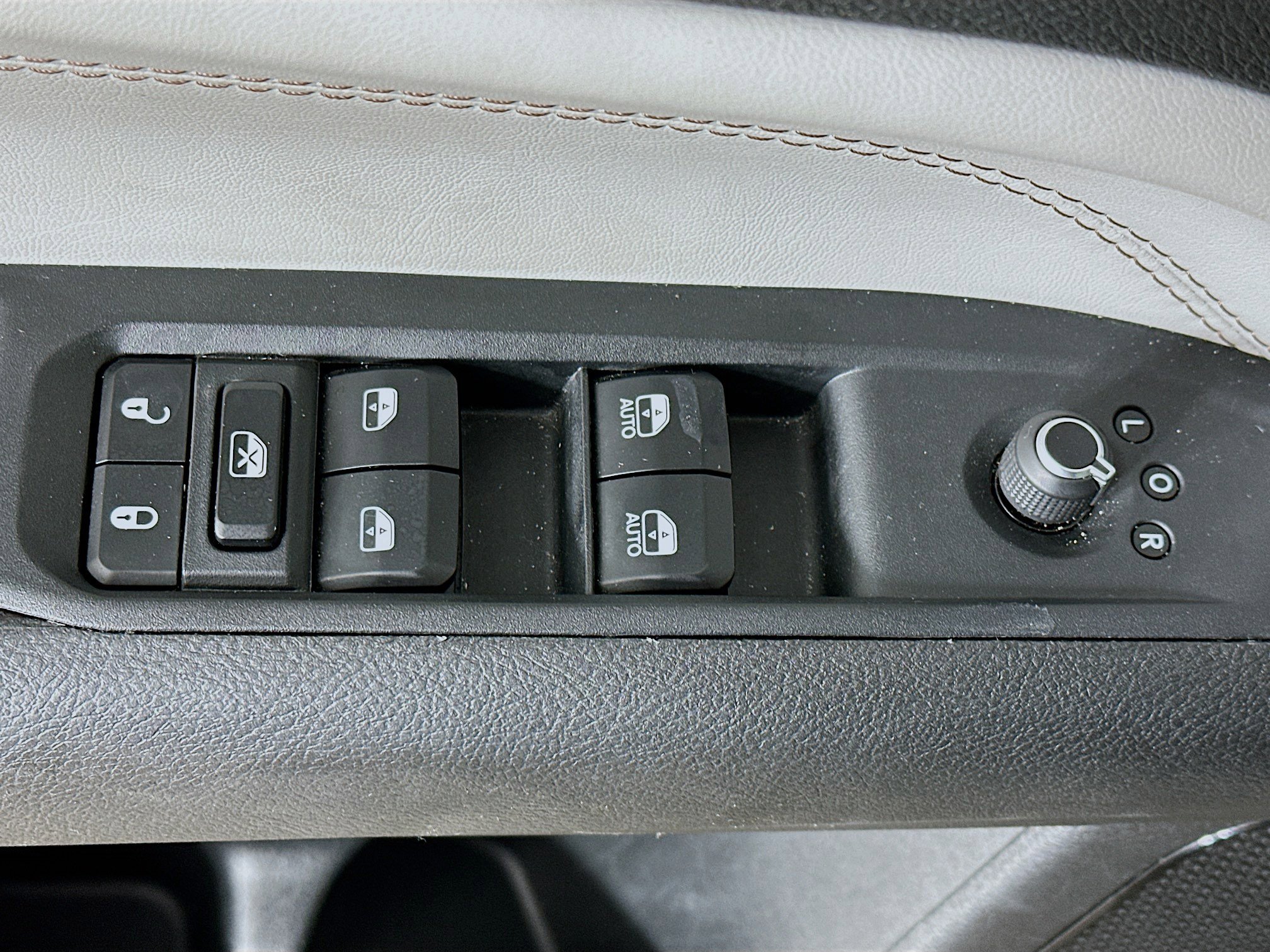 Used 2025 Jeep Compass Limited image 15